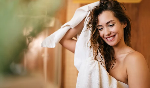 Το hack για την αντιμετώπιση της πιτυρίδας που έχει γίνει viral στα social media