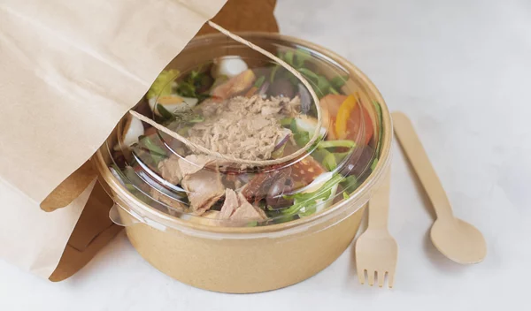 Το συστατικό - παγίδα που κρύβεται σχεδόν σε κάθε σαλάτα delivery