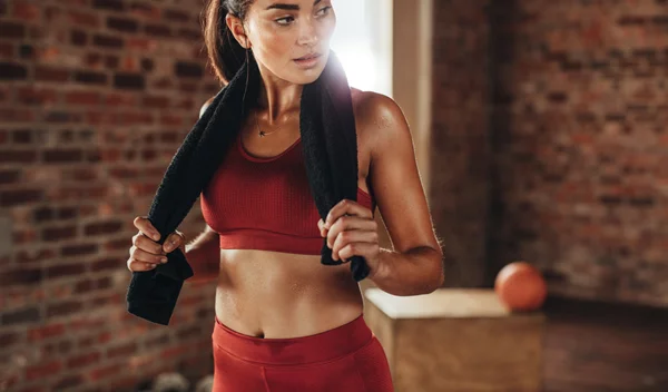 Ασκήσεις με μια πετσέτα από την Χριστίνα Μαυρίδου