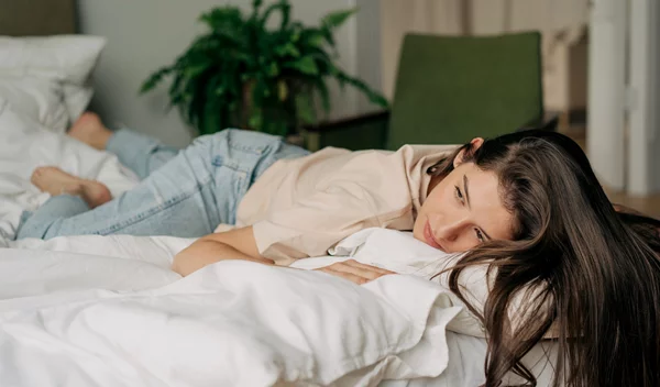 Γιατί νιώθεις μελαγχολία τον Σεπτέμβρη; 4 τρόποι να τη διαχειριστείς