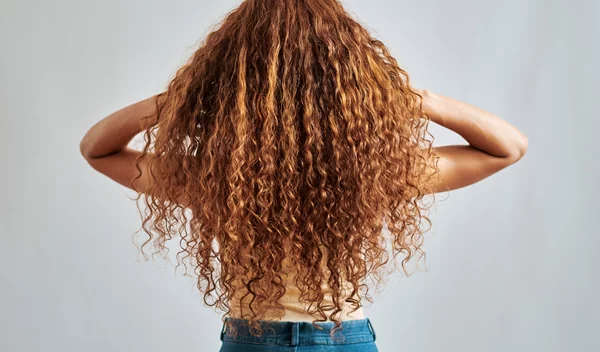 Κυματιστά-Σγουρά Μαλλιά: 3 tips που χρειάζεται να γνωρίζεις