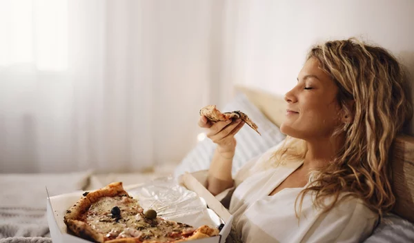 Cheat day: Μπορεί να χαλάσει τελικά την προσπάθεια για απώλεια βάρους;