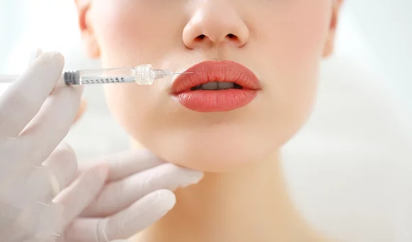 Πώς θα διαρκέσουν περισσότερο τα fillers στο πρόσωπο;