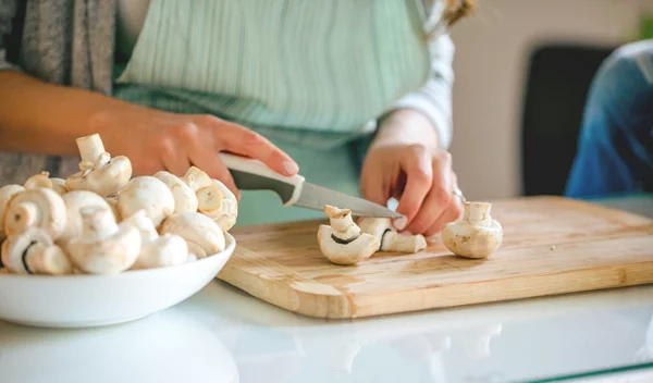 3 διαφορετικές και εύκολες συνταγές για τα μανιτάρια (θα φτιάξεις και vegan μπέικον!)