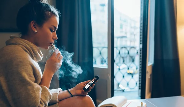 Παθητικό άτμισμα: Με τι προβλήματα υγείας μπορεί να συνδέεται;