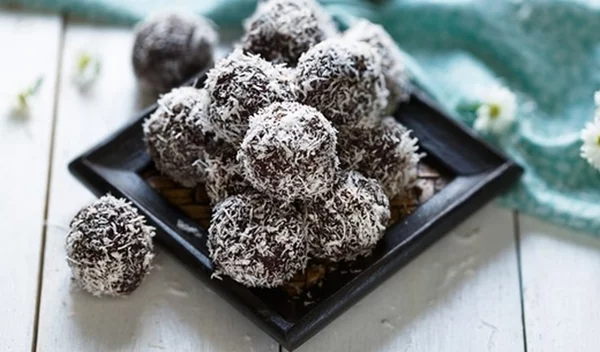 Νηστίσιμα τρουφάκια καρύδας - Πεντανόστιμες μπουκίτσες χωρίς ζάχαρη