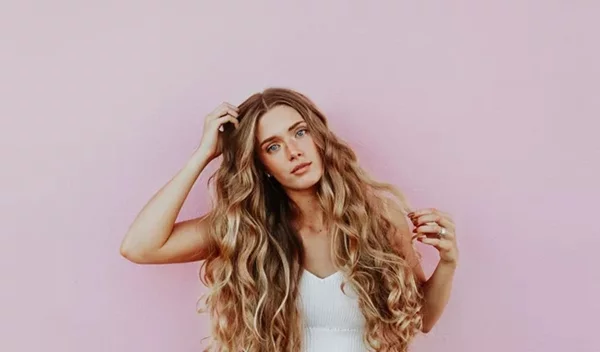 Αυτό είναι το έλαιο μαλλιών που έχει λατρέψει το Tik Tok: Το δοκιμάσαμε