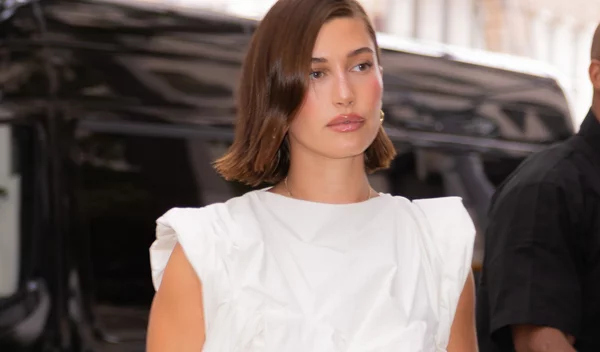 Strawberry Jello Nails: Η πιο κομψή επιλογή μανικιούρ για τη μεταβατική αυτή εποχή