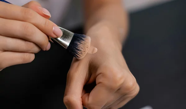 10 iconic foundations που αξίζει να αγοράσεις στη φετινή Black Friday