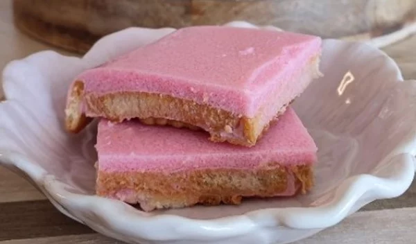 Γιαουρτογλυκό με 4 υλικά: Εύκολο, δροσιστικό και ιδανικό εάν ακολουθείς διατροφή