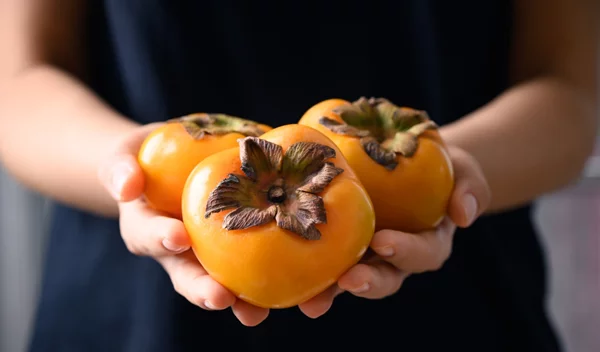 Φρούτο εποχής: Λωτός για σούπερ θρεπτικές ιδιότητες (plus: η συνταγή για σαλάτα!)