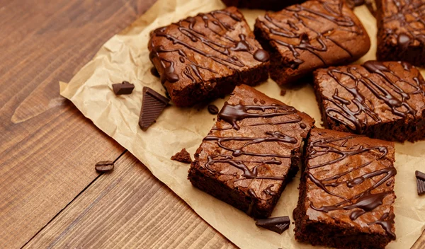 Brownies μήλου που θα "εξαφανιστούν" στο λεπτό - χωρίς ζάχαρη, χωρίς κόπο