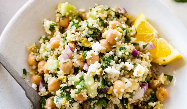 Φτιάξε πανεύκολα τη viral σαλάτα της Jennifer Aniston