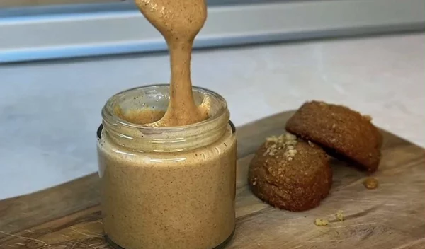 Πραλίνα μελομακάρονο: To πιο γιορτινό άλειμμα με μόνο 4 υλικά