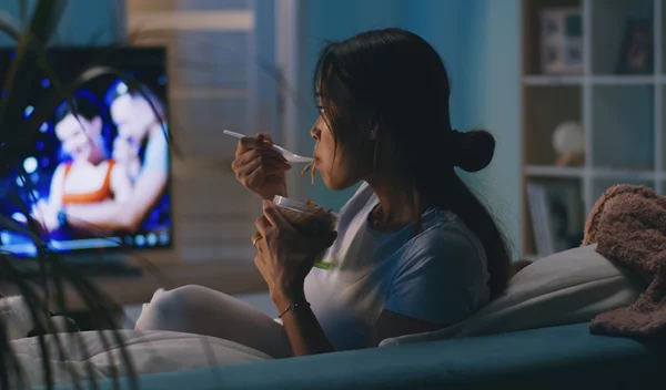 Τρως αργά το βράδυ; Τότε τα ευρήματα της νέας αυτής έρευνας σε ενδιαφέρουν