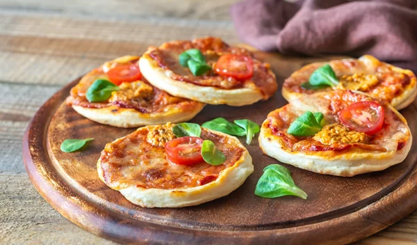 Αφράτη ζύμη για mini πίτσες με ένα μόνο υλικό πλούσιο σε πρωτεΐνη