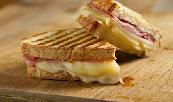 Αφράτο ψωμί του τοστ: Η σπιτική συνταγή χωρίς συντηρητικά