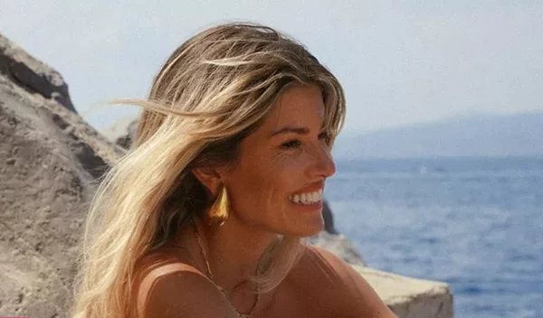 Βάσια Κωσταρά: Το νέο hair look της την έκανε να μοιάζει με supermodel των '90s