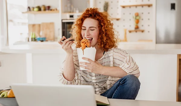 Τι συμβαίνει στο σώμα σου όταν τρως υπερβολικά;