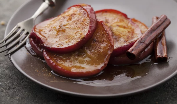 Το πιο υγιεινό γλυκό του χειμώνα: 3 ιδέες με βάση το μήλο