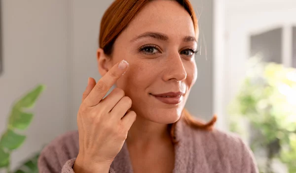 Εφέ botox χωρίς ενέσεις: Αυτό είναι το οικονομικό προϊόν που έχει γίvει viral