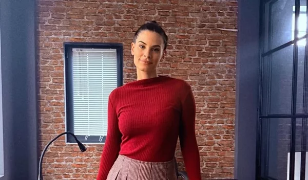 Χριστίνα Μπόμπα: Έφτιαξε το απόλυτο πράσινο smoothie για ενέργεια και ευεξία