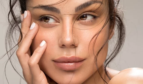 Μεγαλύτερα μάτια και ξεκούραστο βλέμμα με αυτές τις 5 συμβουλές μακιγιάζ