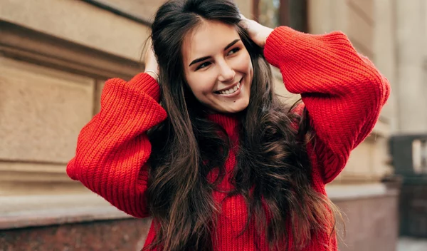 Τα stylish κουρέματα που θα ανανεώσουν τα μακριά μαλλιά σου