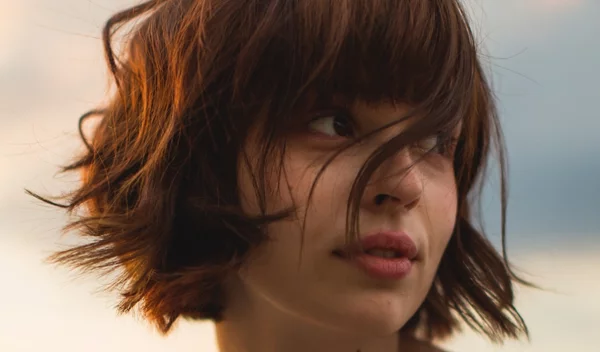 Πώς θα διατηρήσεις τέλειες τις αφέλειές σου στον καύσωνα