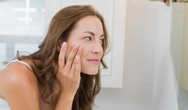 Τα μικρά μυστικά των style icons για μια πιο νεανική εμφάνιση