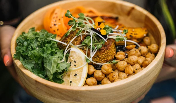 Το ολλανδικό μυστικό κατά της γήρανσης – Μια σούπερ τροφή που κρατά το δέρμα σφριγηλό και το μυαλό κοφτερό