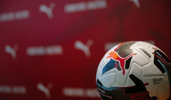 Ο Παναγιώτης Ρέτσος στο PUMA store παρουσίασε την επίσημη μπάλα του Πρωταθλήματος