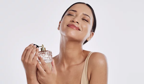 Τα καλύτερα φλοράλ αρώματα που "μυρίζουν" άνοιξη