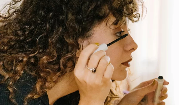 ΧΧL Βλεφαρίδες: Αυτή η μάσκαρα κοστίζει ελάχιστα και χαρίζει αξεπέραστο βλέμμα