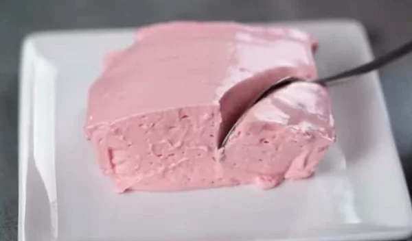 Δροσιστική κρέμα φράουλα με μόλις 3 υλικά