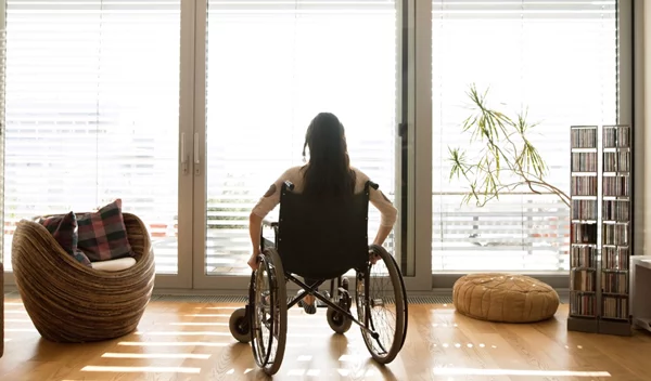 True story: Στα 43 της έμεινε σε αμαξίδιο. Δεν το άφησε όμως να εμποδίσει τη ζωή της