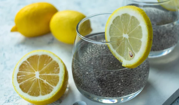 Νερό με σπόρους chia: Γιατί πρέπει να το βάλεις στη διατροφή σου