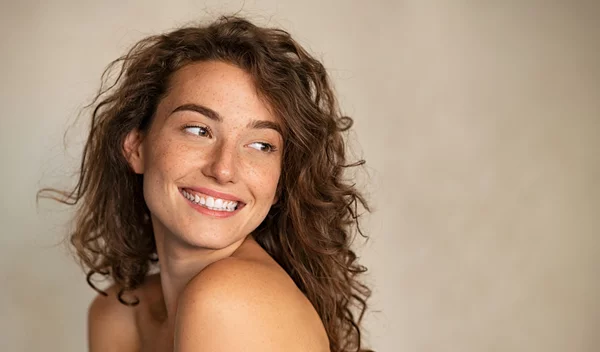 Οι 4 must κινήσεις για λάμψη στο δέρμα