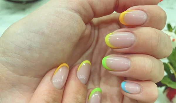 Πασχαλινά νύχια: Οι πιο κομψές επιλογές για τα μανικιούρ του Πάσχα