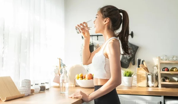 7 σημάδια ότι δεν πίνεις αρκετό νερό
