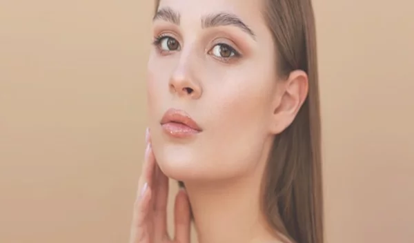 4 δραστικές και "value for money" κρέμες προσώπου με ρετινόλη από το φαρμακείο της γειτονιάς σου