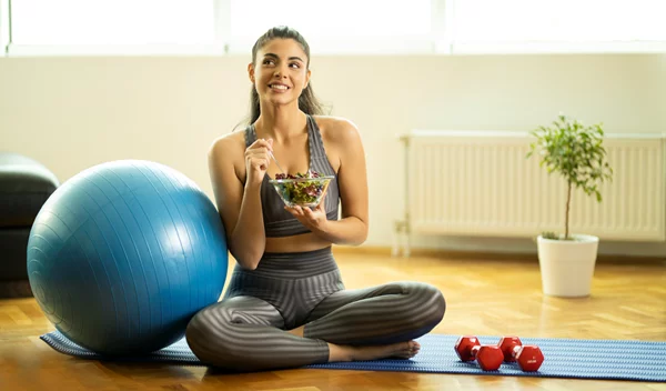 Πρέπει να τρώω πιο πολύ όταν γυμνάζομαι περισσότερο;