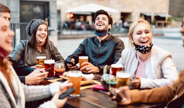 Επιστροφή στην κανονικότητα: Πόσο εύκολο είναι να γυρίσουμε στην προ πανδημίας κοινωνική ρουτίνα μας;