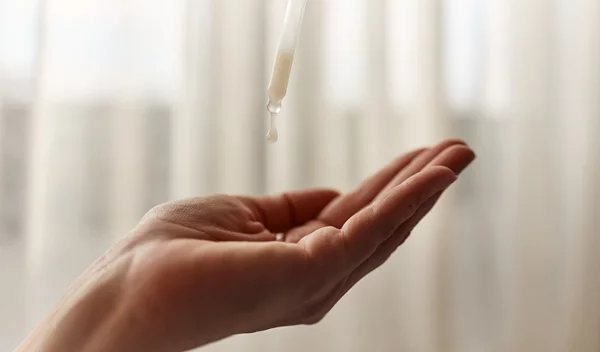 Κάτω από 4 ευρώ - Αυτό το serum ρετινόλης κοστίζει ελάχιστα και κάνει θαύματα