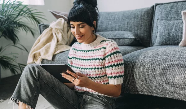 AI in Entertainment: Το tablet που γνωρίζει ποια σειρά θες να δεις σήμερα (και κάθε μέρα)