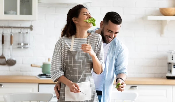 Τι δένει ένα ζευγάρι; 6 πράγματα που μπορείτε να κάνετε μαζί και δεν κοστίζουν