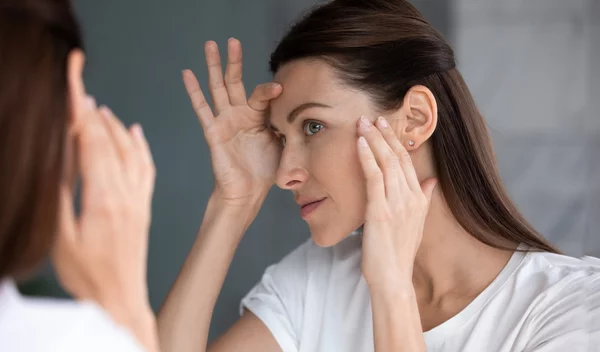 Πρωινή ρουτίνα για ώριμες επιδερμίδες σε 5 βήματα