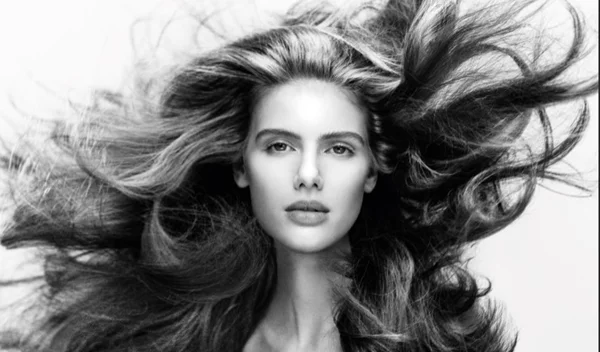 HAIR CARE: Η πρώτη συλλογή της ZARA αφιερωμένη αποκλειστικά σε προϊόντα προ-στιλιζαρίσματος μαλλιών