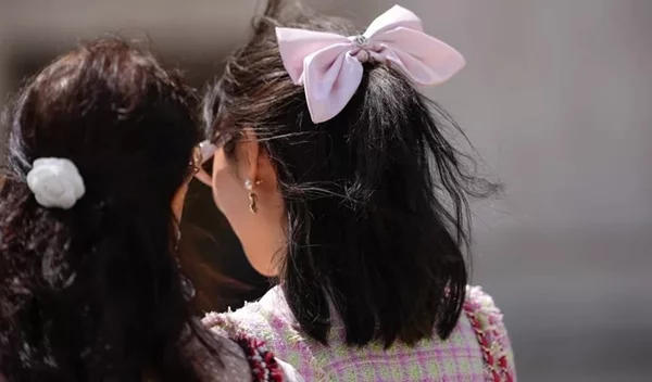 5 αξεσουάρ για τα μαλλιά σου που θα βρεις στις εκπτώσεις στη Mango