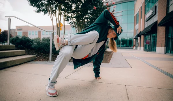 Η σοβαρή παρενέργεια τού breakdancing που μοιάζει με όγκο